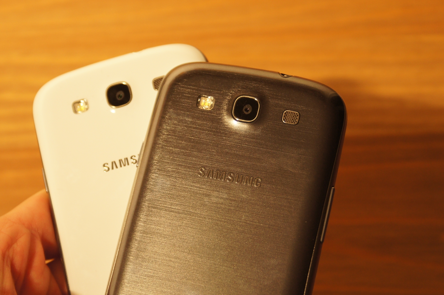Samsung I9305 Galaxy S III Fiche technique et caractéristiques, test, avis - PhonesData