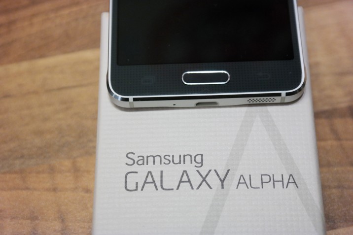 Samsung_Galaxy_Alpha_Unboxing-8
