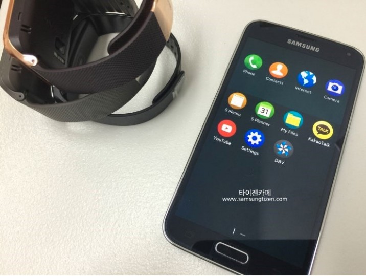 Samsung-Galaxy-S5-running-Tizen-2