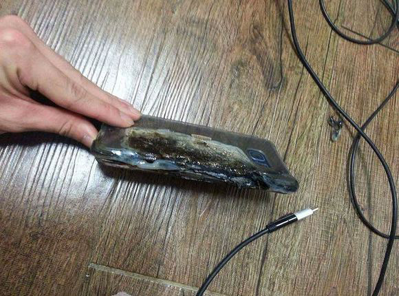 Note7explodes_3