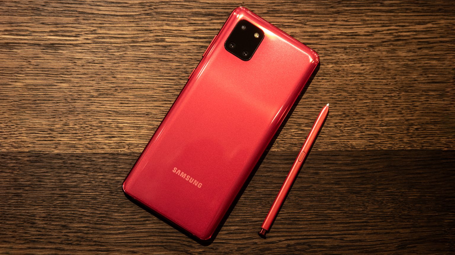 Note lite. Samsung Galaxy Note 10 Lite. Samsung Galaxy note10 Lite Red. Samsung Galaxy Note 10 Lite красный. Samsung Galaxy note10 красный.